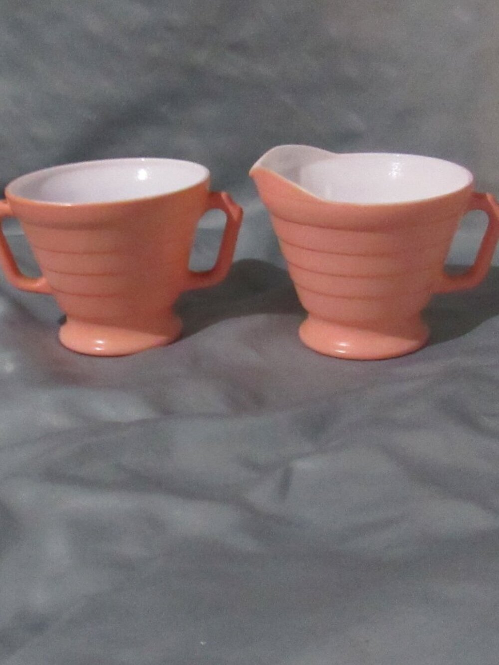 Vintage 1940s Hazel Atlas Moderntone Platonite Pink Cream and Sugar Set   Y864